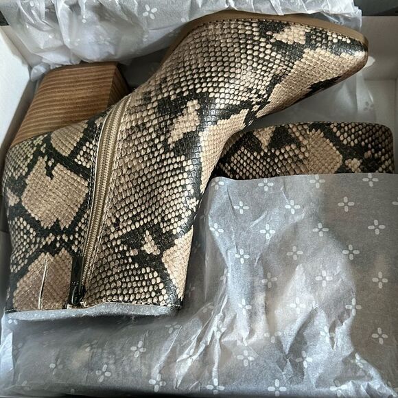 Sun + Stone Women’s Eryn Block-Heel Booties in the Size 9.5M in Ivory Snake - Picture 7 of 7